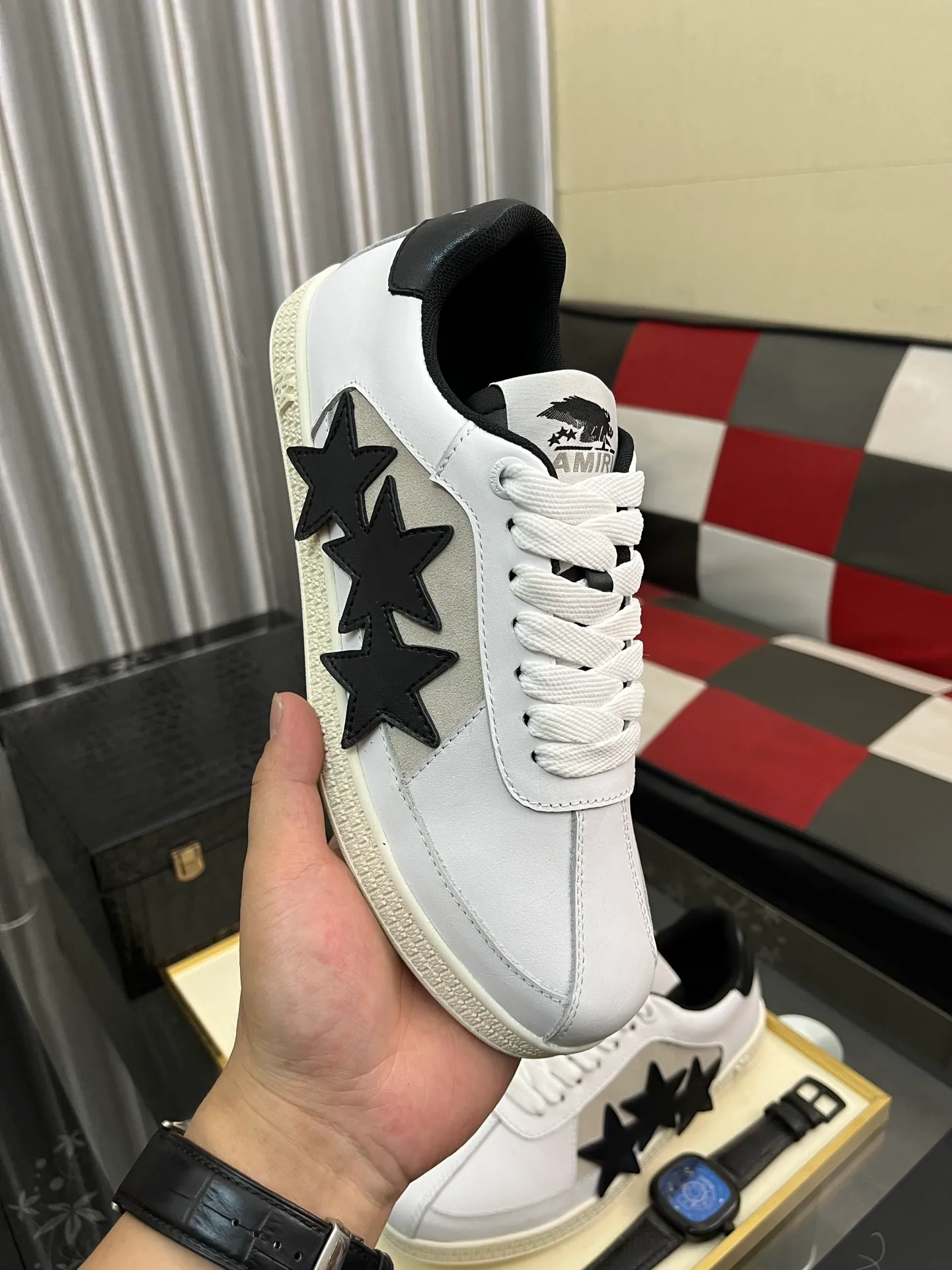 Men's shoes 💰420⌚️⌚️《AMIR*》New men's low-top casual sports sneakers bone shoes, another pair of irresistible bone shoes. Bone shoes are one of AMIRI's most popular items. They use first-layer cowhide uppers. The side bones are made of two cowhide laminations. They have a three-dimensional feel. The leather incisions are all oil-edged. Contrasting color design. Simple style. Fashionable sports. Customized metal LOGO nameplate to embellish shoelaces. Exclusive control of top version. Supports comparison. Breathable mesh lining Original rubber outsole A must-have item for daily leisure Suitable for various occasions Check it out if you pursue high quality Super cool uppers Size: 38-446️⃣ Colors available